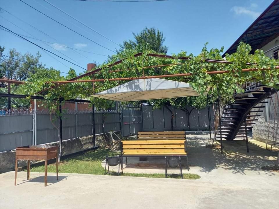 Guest House Fazisi Kutaisi Exterior foto